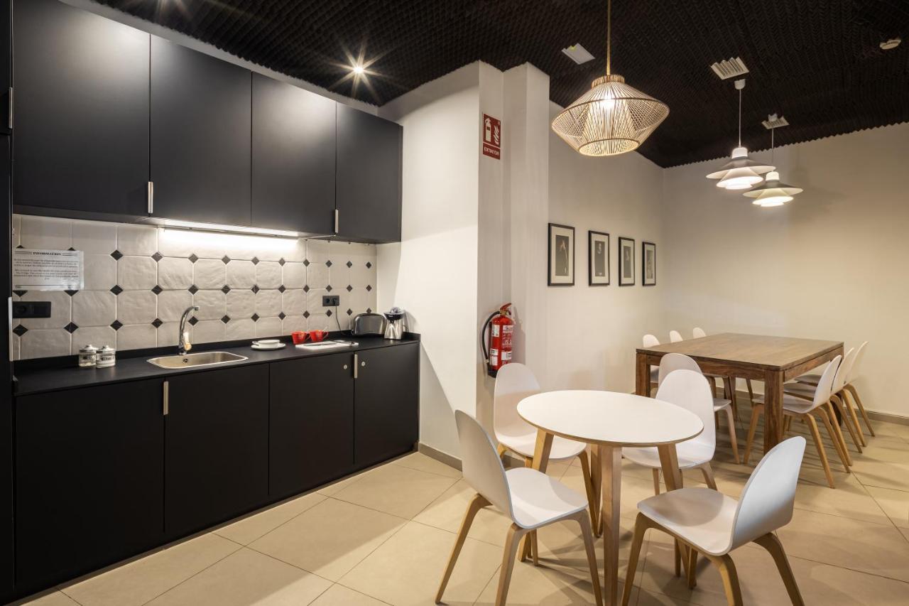 Toc Hostel Малага Экстерьер фото