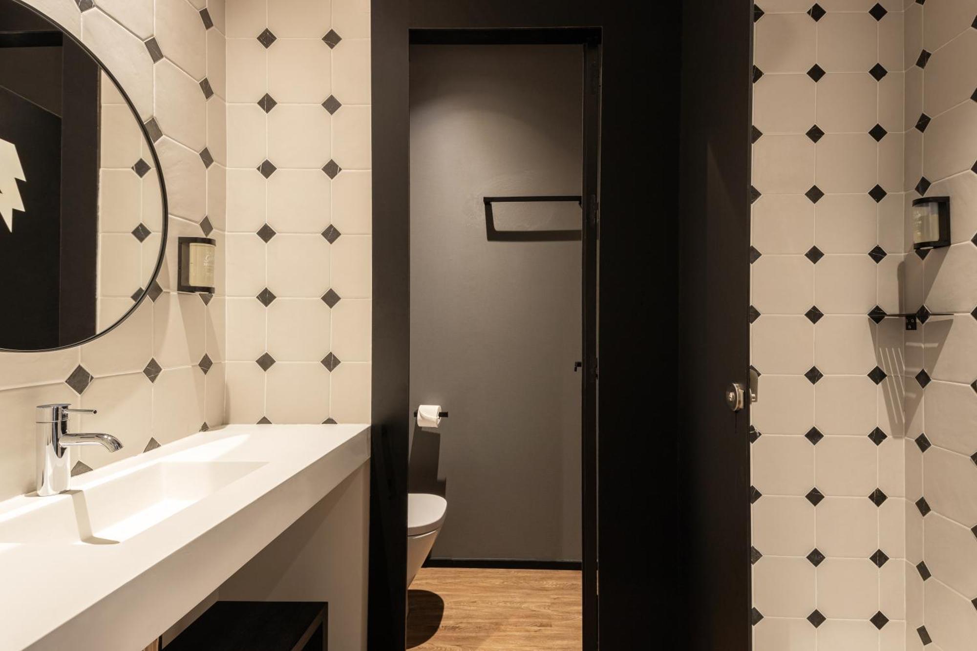 Toc Hostel Малага Экстерьер фото